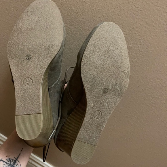 Arizona Jean Co  Memory Foam Heels - Picture 7 of 8